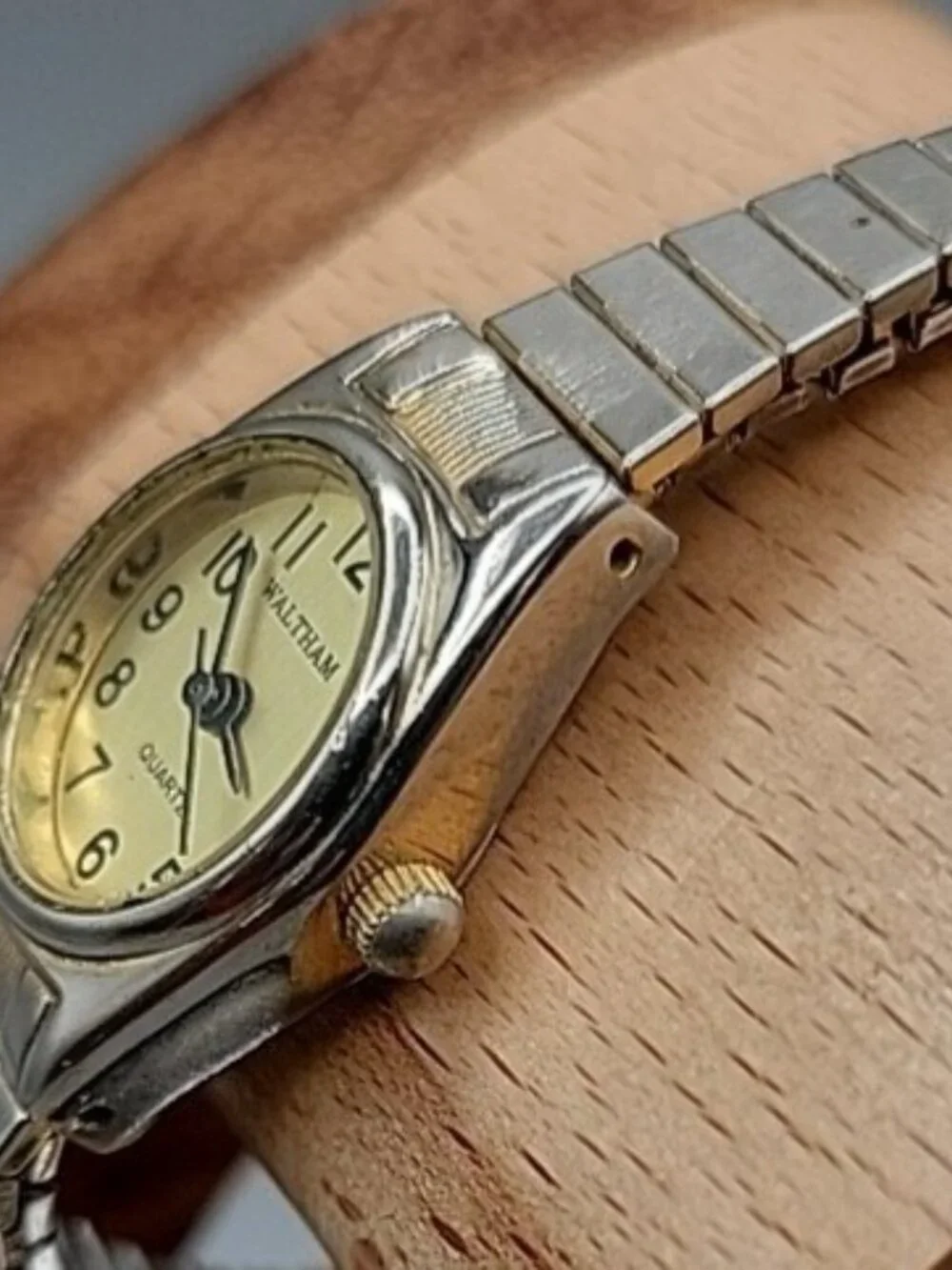 Vintage Waltham Ladies Quartz Watch 6.5